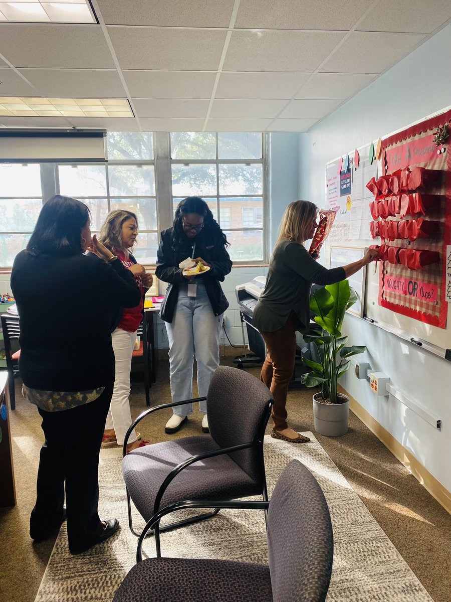 luzma_c2's tweet photo. My teachers came with their A-Game for these Christmas games! 🤣 🎄🎅🏼

#Fosterfun #cultureandgames 

@fosterdisd https://t.co/mSsefMWncr