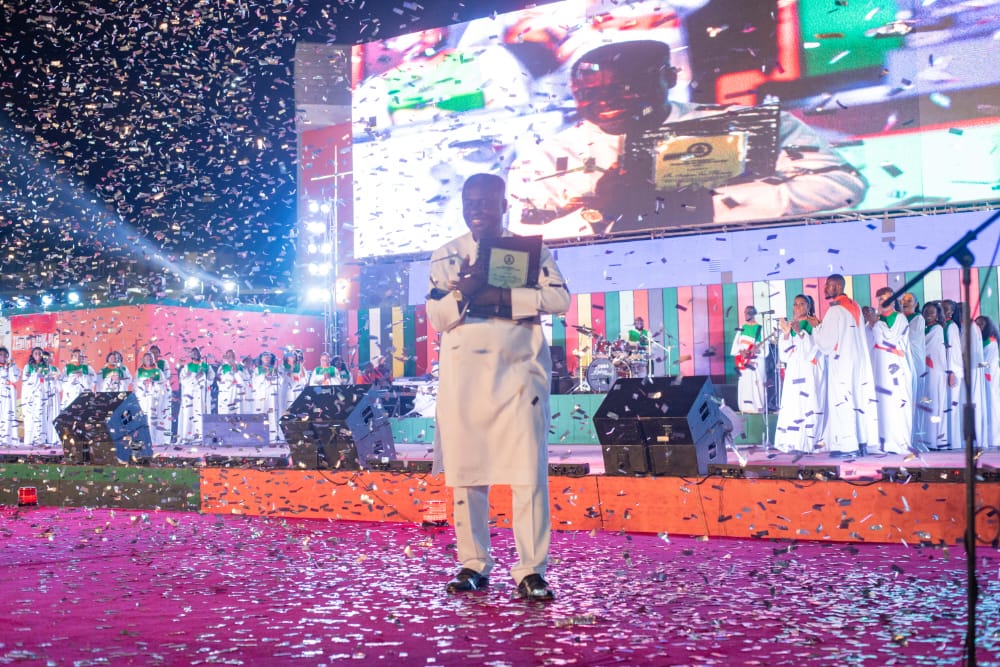 An Emotional moment as Mr. Aniekpeno Mkpanang, the Co-ordinator, Akwa Ibom Christmas Carols Festival, is awarded the Governor's Excellence in Service Award (a double honour) for his dedication to the State and his service to His Excellency, the Governor.
#AKCAROLSFEST2022