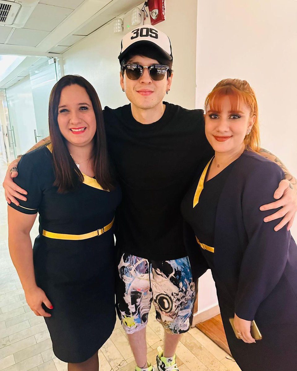 AlwayswithCNCO2's tweet photo. Erick y Chris con fans en Ecuador 

Credits to the owners https://t.co/zW2Z9t2pot