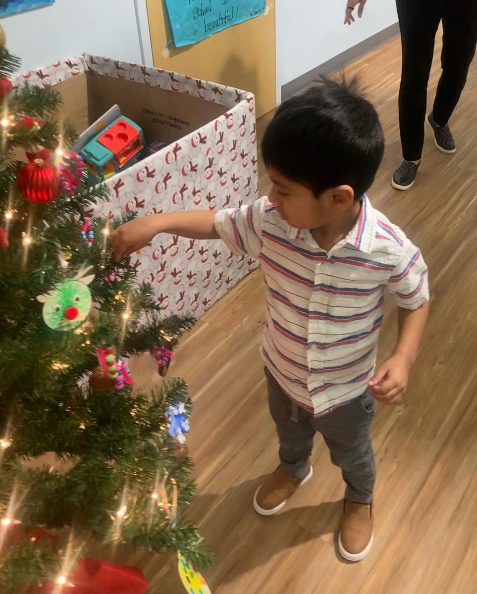 MsLauren_M's tweet photo. We had a great week getting ready for the Holidays. We made cinnamon ornaments, helped decorate the HECC Christmas tree, and enjoyed our ride on the Polar Express. @BPS_Beginners @TheHECC_BPS #prekteacher #prekactivities #happpyholidays https://t.co/CDLnI6lENW