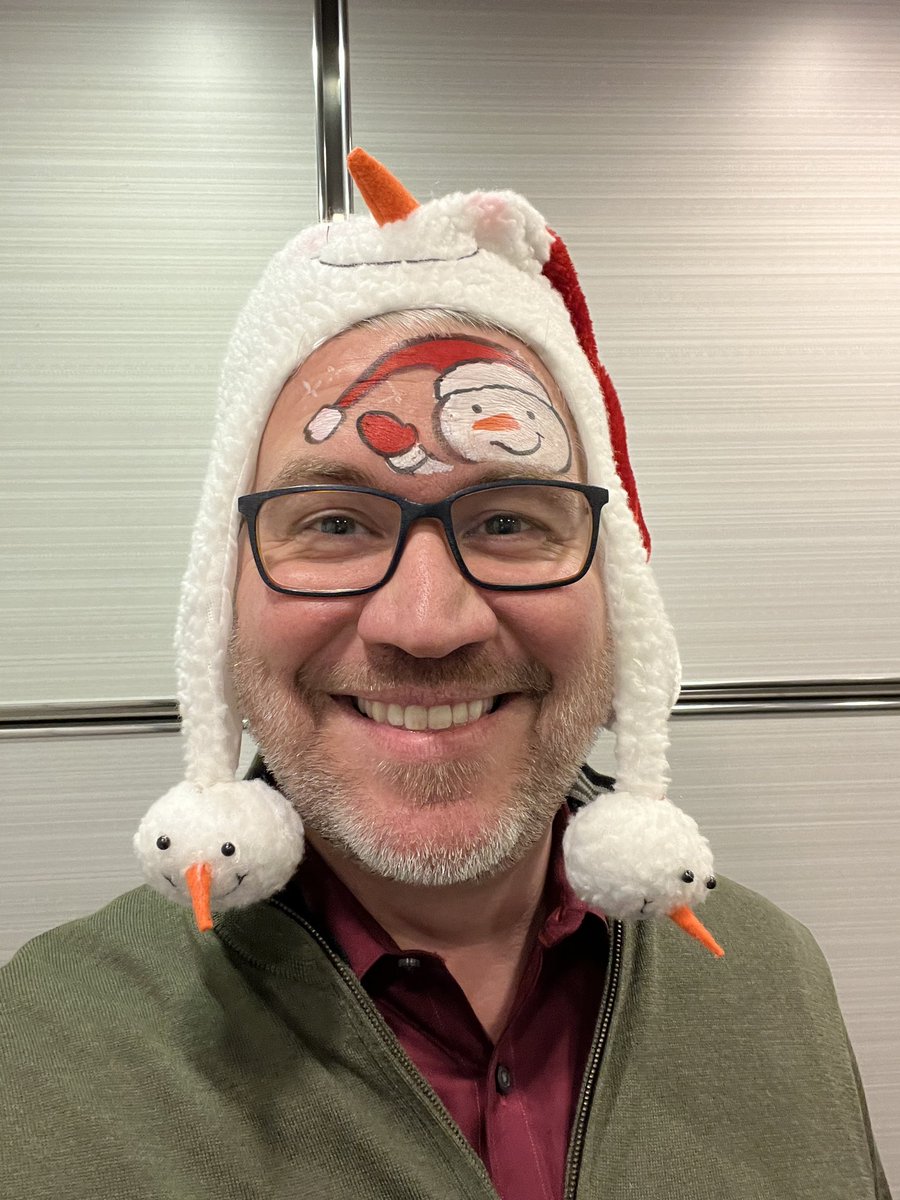 DKellerCMT's tweet photo. Somehow got talked into face painting at the @StockCharts holiday party. #notagoodstart https://t.co/2j5Fe34Ygg