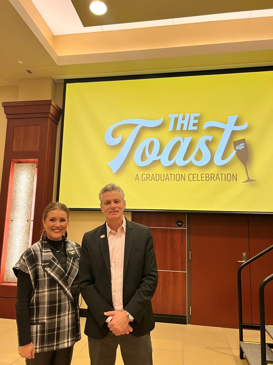 ShockerConnect's tweet photo. Vice President of Alumni Engagement and Alumna, Stacie Williamson ’05 shares some inspiring and encouraging words with the graduating class of 2022 at the Toast celebration.
#ShockerAlumni https://t.co/YYmrtoA4TW