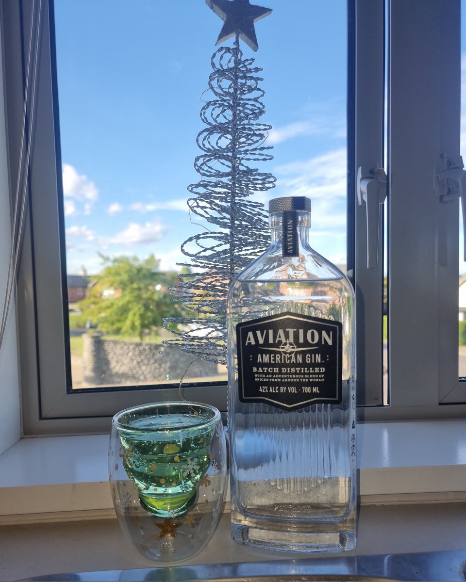 KayC4EmJay's tweet photo. Grab those gin-gle bells and have a merry Gin-mas 🎄🎅🍸
#aviationgin
@AviationGin @VancityReynolds https://t.co/YyFBsCryuo