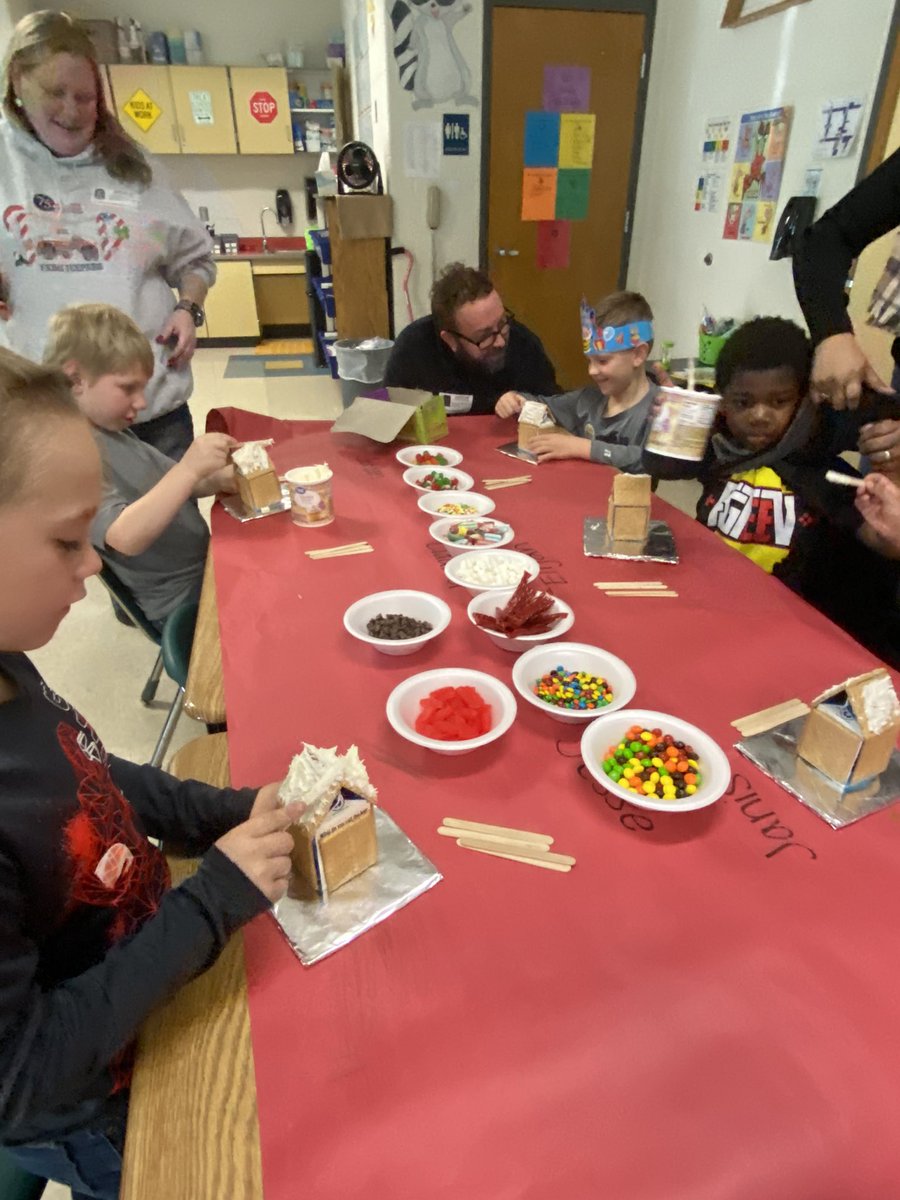 ashleymalk's tweet photo. We had a blast in first grade decorating gingerbread houses today! Thank you to all of our parent volunteers for your donations and helping in the classroom. @CedarForestES is so grateful for you! https://t.co/Bhkw7tI097