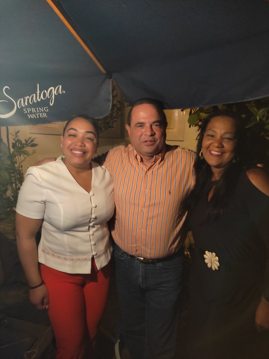 WaleskadeD's tweet photo. Gracias por tremenda acojinada honorable @manuelcrespoRD 
Fortalecimiento entre grandes líderes de la @FPcomunica
Sin duda alguna @LeonelFernandez  sigue imparable 💚🇩🇴🤗. https://t.co/dbdzJtgVnQ