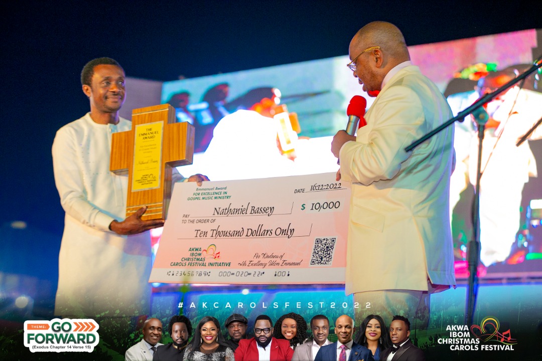 At the 2022 edition of the Akwa Ibom Christmas Carols Festival, Pastor Nathaniel Bassey won the maiden Emmanuel Award For Excellence in Gospel Music.

#AKCAROLSFEST2022