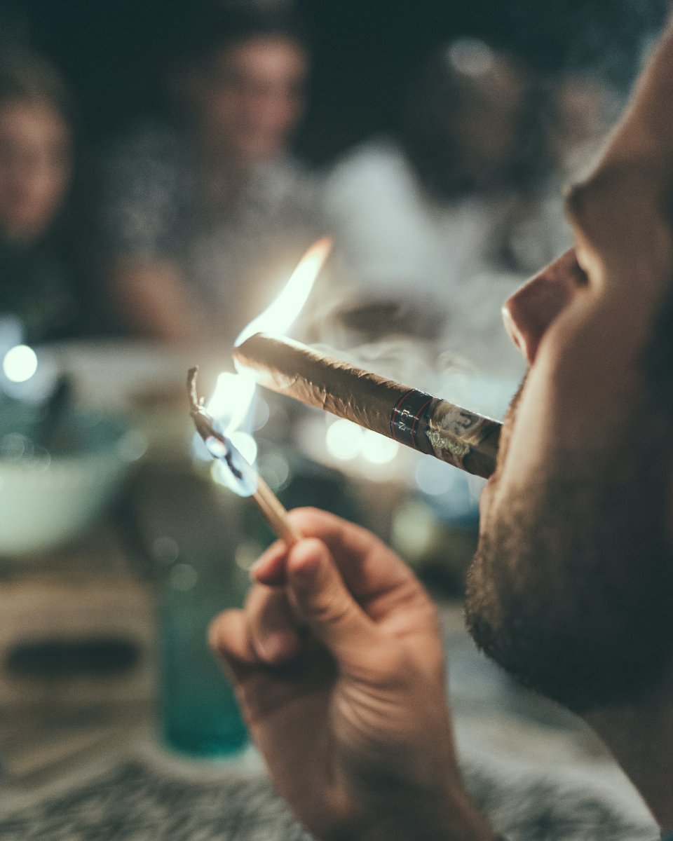 A great weekend is never complete without the distinctive and aromatic taste of a great cigar. Have a good one, Chicago! #IwanRiesAndCo #IwanRies