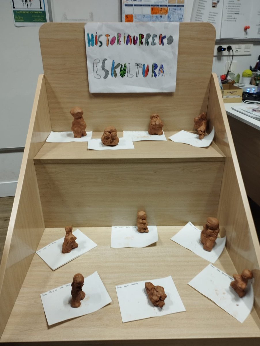 “Museoa bizirik dago” proiektua landu dute LH1eko ikasleek eta gaur euren gurasoak “gure museoan” izan ditugu. 

Oso ederra izan ohi da ikasleek beraien gurasoei egindako lana nola azaltzen eta erakusten dieten ikustea. 🤍
_
#lasallezarautz #zarautz