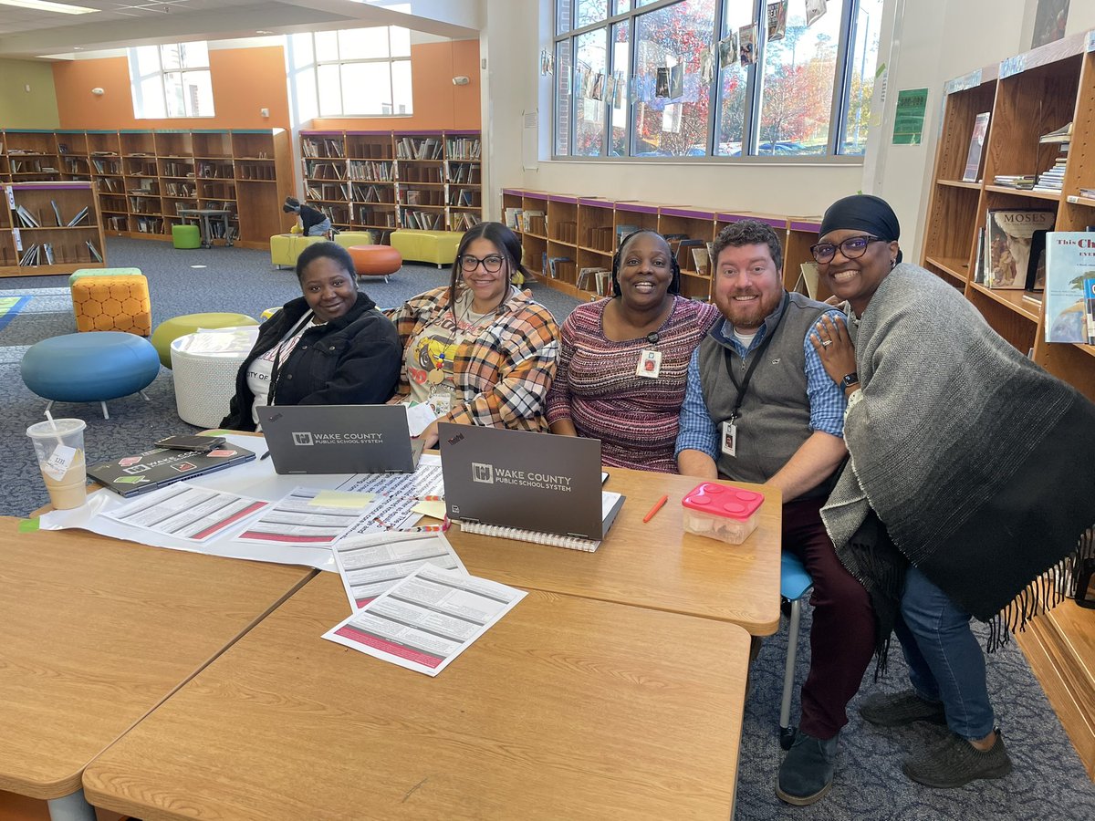 RebeccaDean0627's tweet photo. Seeing @mister_collard at our IF meeting today reminded me that I forgot to shout him out for coming to @WilburnElem to support our PLC journey! He sprinkled some magic in our building and teams are already feeling better about the work we are doing every week. #thanksandre https://t.co/tYo5nbaWE8