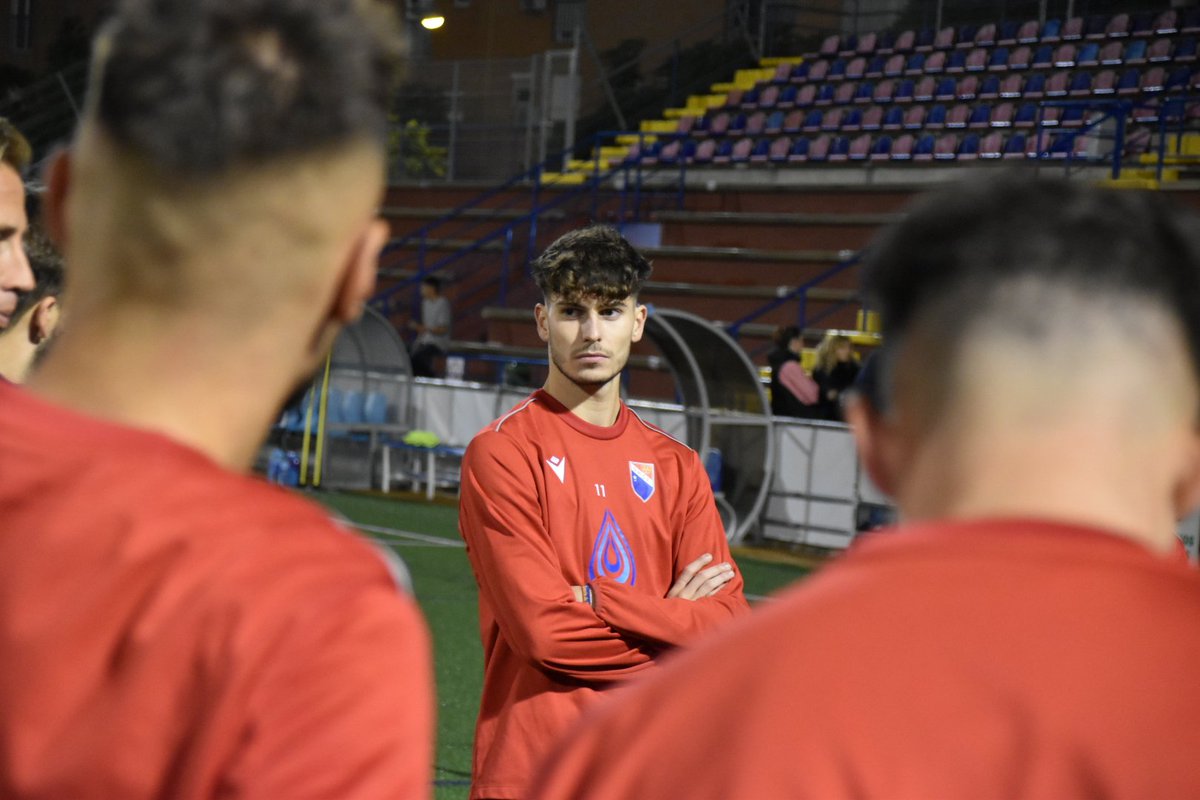 _Doshermanascf's tweet photo. 🚨OFICIAL!!
@adriiffernandez Jugador de nuestra cantera (Senior B),se convierte en nuevo jugador del primer equipo.
Adry debutó hace dos semanas frente al Écija Balompié con 2 goles.
Enhorabuena 👏🏻 seguimos💪🏻🔵🔴
#JuntosomosImparables https://t.co/IJ2OFW3PJD