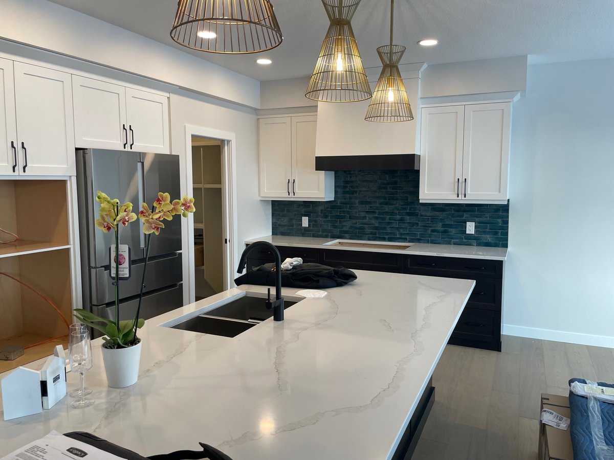 LegacySignature's tweet photo. Happy Possession Day to another fantastic client. So much color and character in this house. Very cool project to be a part of. https://t.co/GK5uVq2cKE