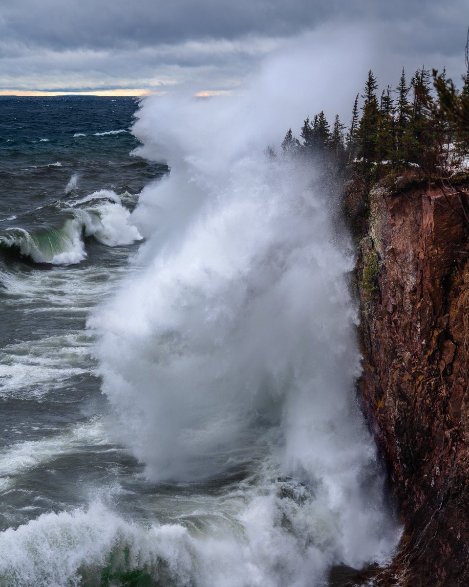 georgeilstrup's tweet photo. Waves crashing against the 50 ft Lake Superior cliffs during the recent winter storm. https://t.co/cwWcMVKTtR
