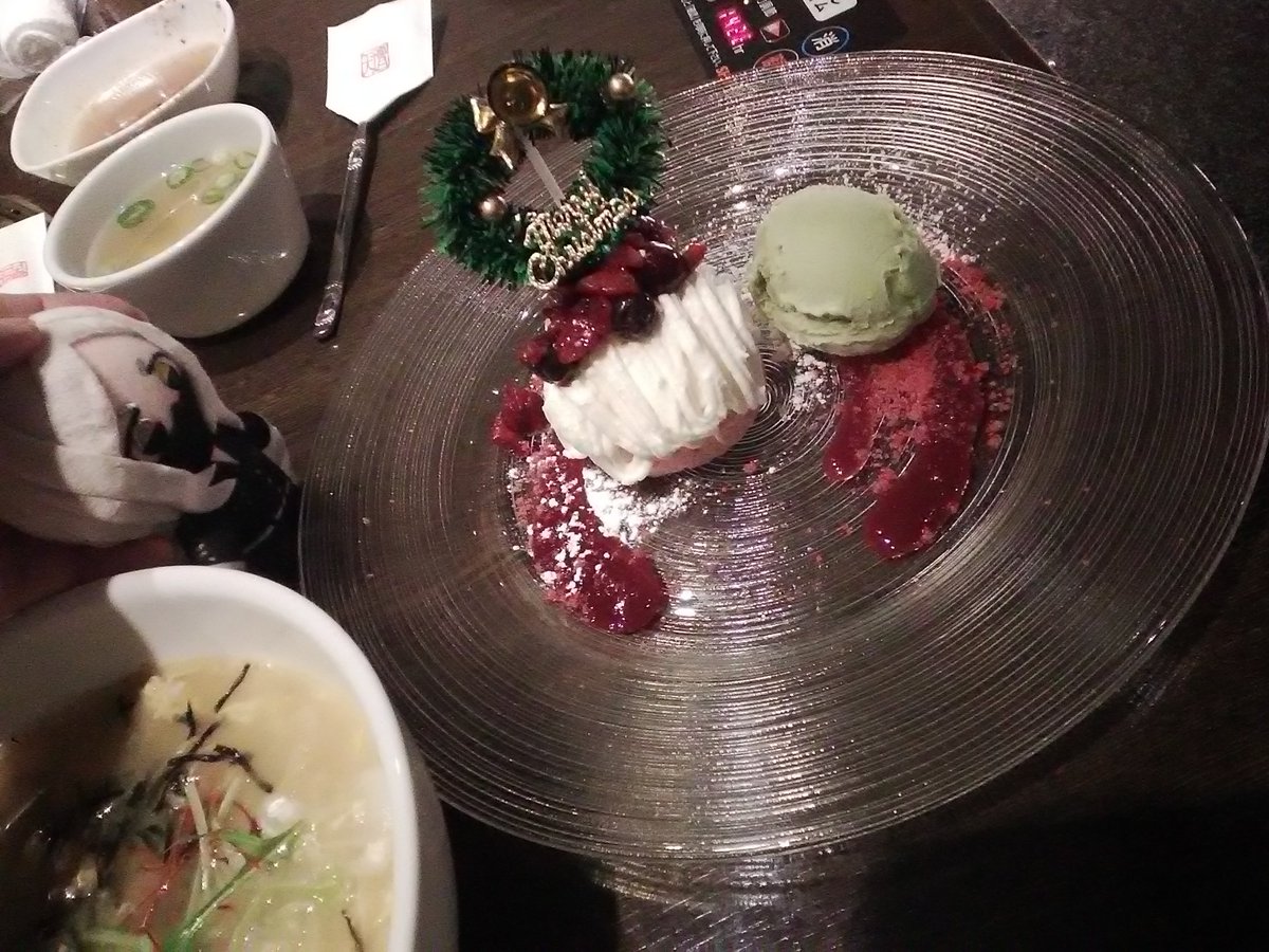 「途中から夢中で食べてて、画像もろくにない「あーぁ。ぜーんぶ食べちゃったね」明日か」|れんた🍇20↑のイラスト
