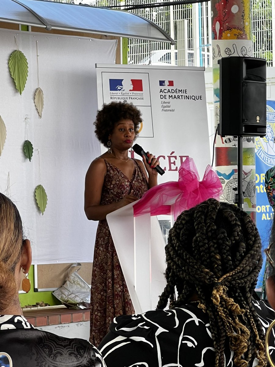 acmartinique's tweet photo. 10 élèves de 1ère et Term du LGT Acajou 1 ont réalisé un jeu de société sur la chlordécone pour contribuer à faire entrer le sujet dans les salles de classe et les familles. ▶️ Mieux connaitre la molécule pour savoir comment mieux s’en protéger. Félicitations à tous les acteurs. https://t.co/9GDyuTxG8X