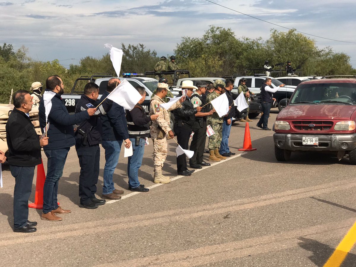 EnriquezTolano's tweet photo. Inicia el operativo "Bienvenido Paisano". Agradezco a las corporaciones de Seguridad; Federal, Estatal y Municipal.
Siéntanse tranquilos al transitar por Bácum, un lugar seguro para sus habitantes y para aquellas personas que cruzan, sobre todo en éstas épocas.
@SonoraSeguridad https://t.co/Uw7RPYjLDu