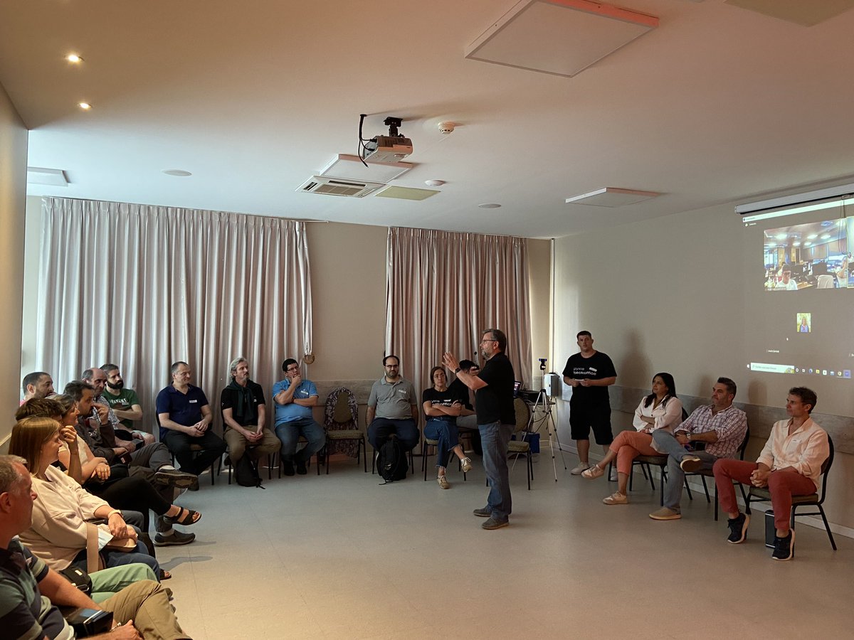 Pyxisportal's tweet photo. Correo, Teams, Slack, comunicados, newsletters, boletines, chats, memos, Confluence 😬
Muchas plataformas y formas de comunicarse. En la mesa 3 hablamos de la mejor forma de usarlas para contar con una comunicación institucional asertiva, efectiva y útil.
#PyxisOpenSpace https://t.co/8Dsk3oS0xb