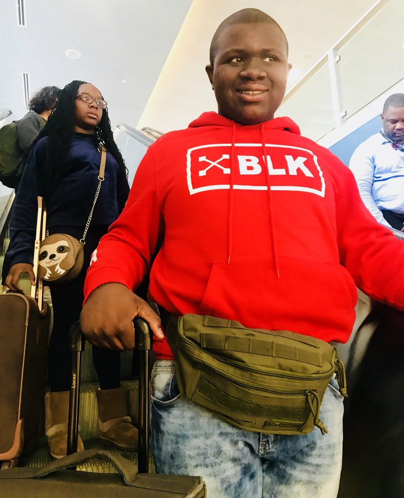 BLKApparelNYC's tweet photo. Fly save. #blkapparel #AmericanAirlines #travelphotography #blkapparelhoodies #today #myblkapparel #flysave #laguardia #red #ootd #ootdfashion #streetwear #hypebeast #streetfashion #apparelbrand #potd #menswear #unisexfashion #mensfashion #styleblogger #fashionblogger https://t.co/UMLuEpkZCI