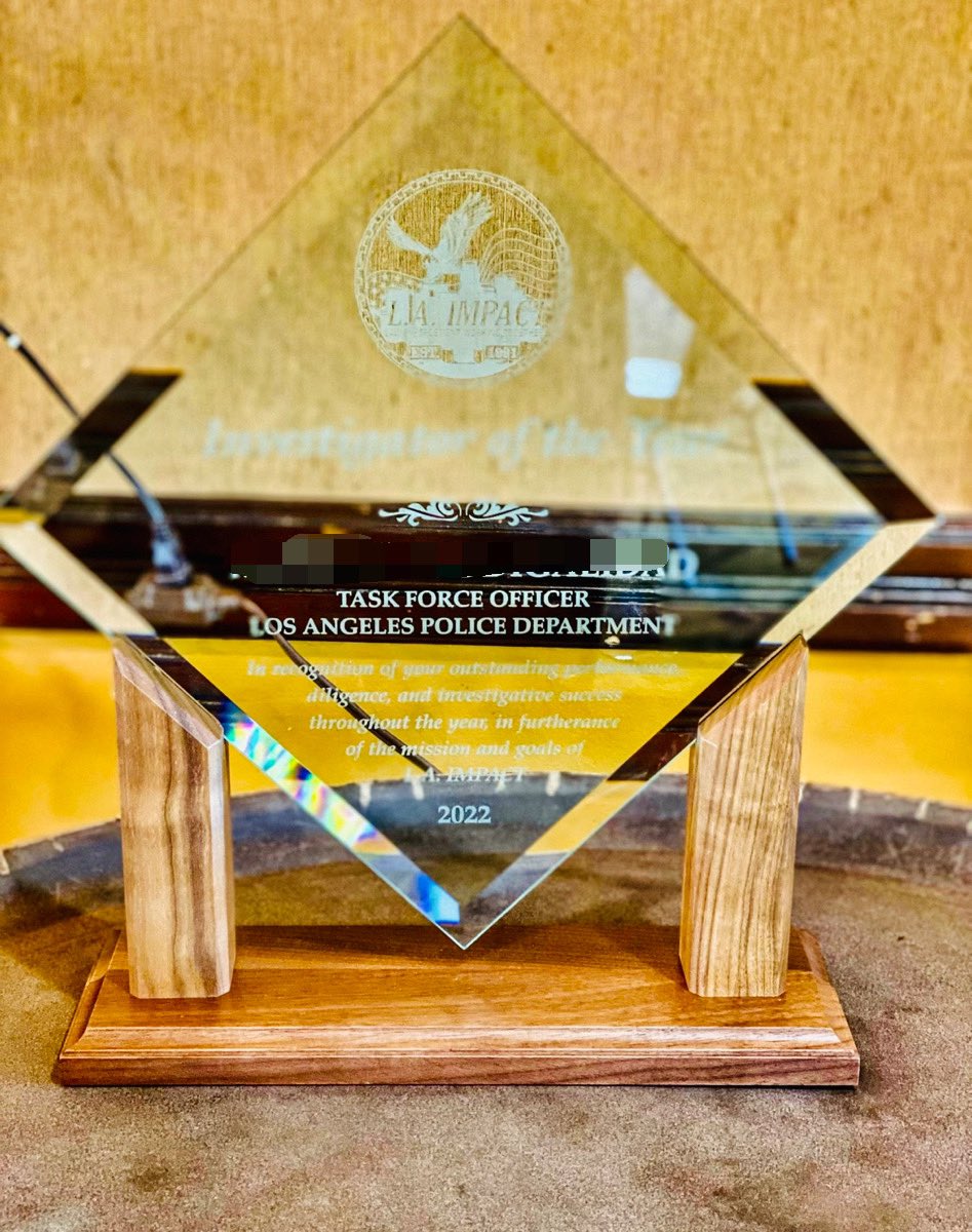 LAPDCARRANZA's tweet photo. Not in the News! Los Angeles Interagency Metropolitan Police Apprehension Task Force #LAIMPACT honors GND Group 4 with Director's & Investigator of the year🏆 YTD #GND seized 1,100 Kilos #Cocaine, 8,092 lbs #Meth,39 Kilos #HEROIN, 330 Kilos & 2,700,000 #Fentanyl pills, $2M! #LAPD https://t.co/GItklv35ar