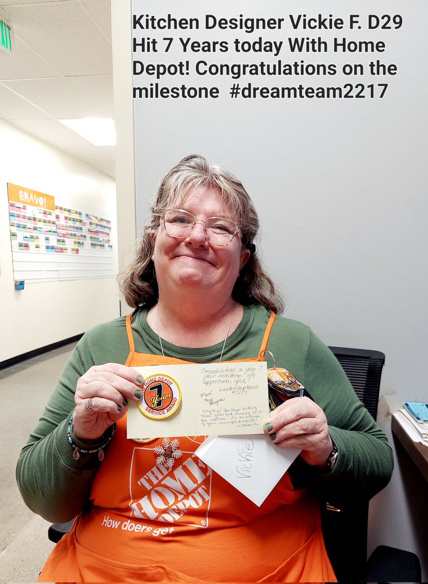 MaryKPerryman1's tweet photo. Vickie F D29 Hit 7 Years with Home Depot today, Congratulations! https://t.co/YiOjzbDO8h