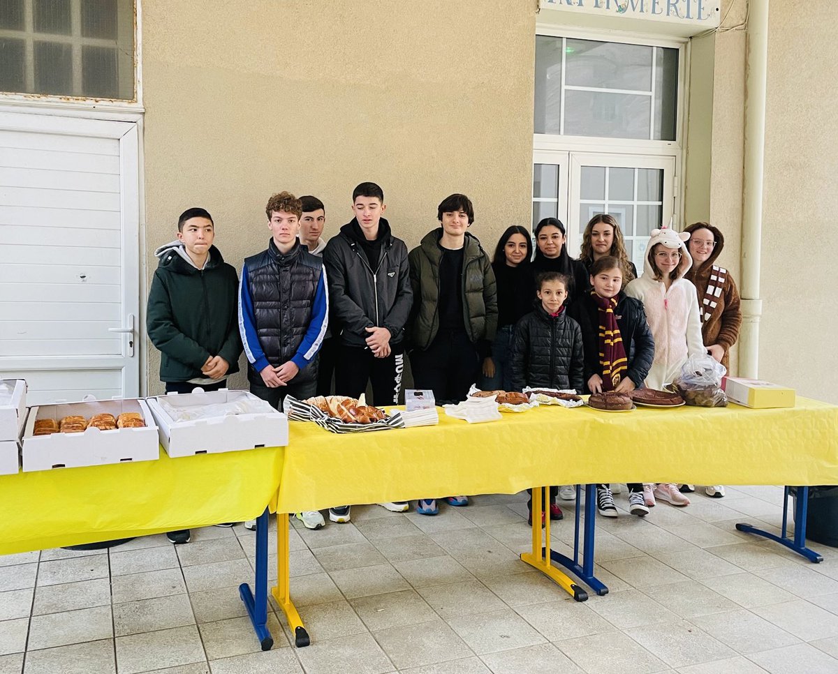 Oghje u nostru cullegiu participeghja à u Téléthon 2022. Dopu à a creazione è a vendita d’ogetti, ognunu hà fattu è cumprerà qualcosa à manghjà.
Ci vole à cumbatte è addunisce si contra ste malatie.