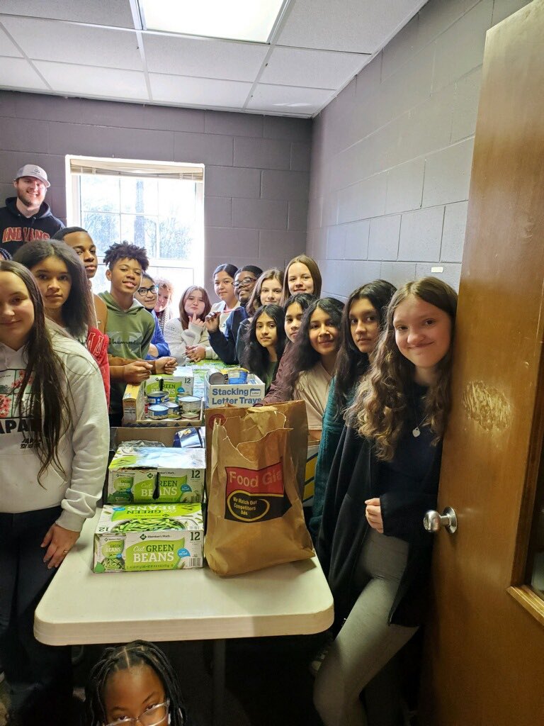 Students <a href="/RuddMiddle/">Rudd Middle School</a> giving back to the community today with a special delivery.  They have been busy collecting to restock their local food pantry.  Thank you to all the students and teachers.  Tis the season for giving!  <a href="/JEFCOED/">Jefferson County Schools</a>
