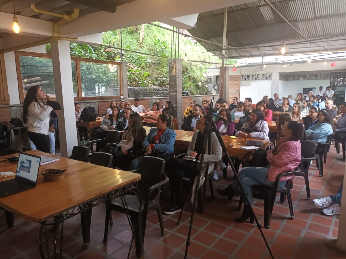 Coopsucredito's tweet photo. Compartimos con nuestros colaboradores los logros obtenidos en el año 2022. 🤩🤝 

Definimos nuevos retos y nos preparamos para seguir acompañándote a cumplir tus sueños. 💙🥳 https://t.co/eIEc4IhHmE