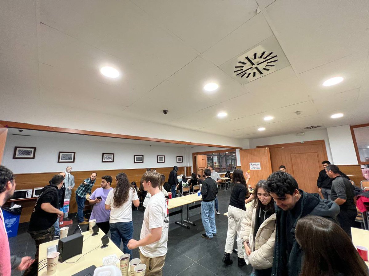 LibreLabUCM's tweet image. Recuperamos tradiciones de la facultad para celebrar el fin de exámenes con alegría y armonía