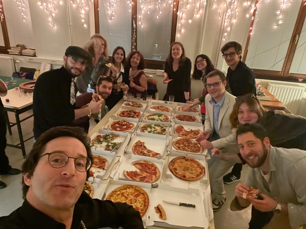 FuksLab's tweet image. What a great Christmas lab party! 🥳 We didn't break the bank but at least we had some pizzas 🍕 #Casinonight