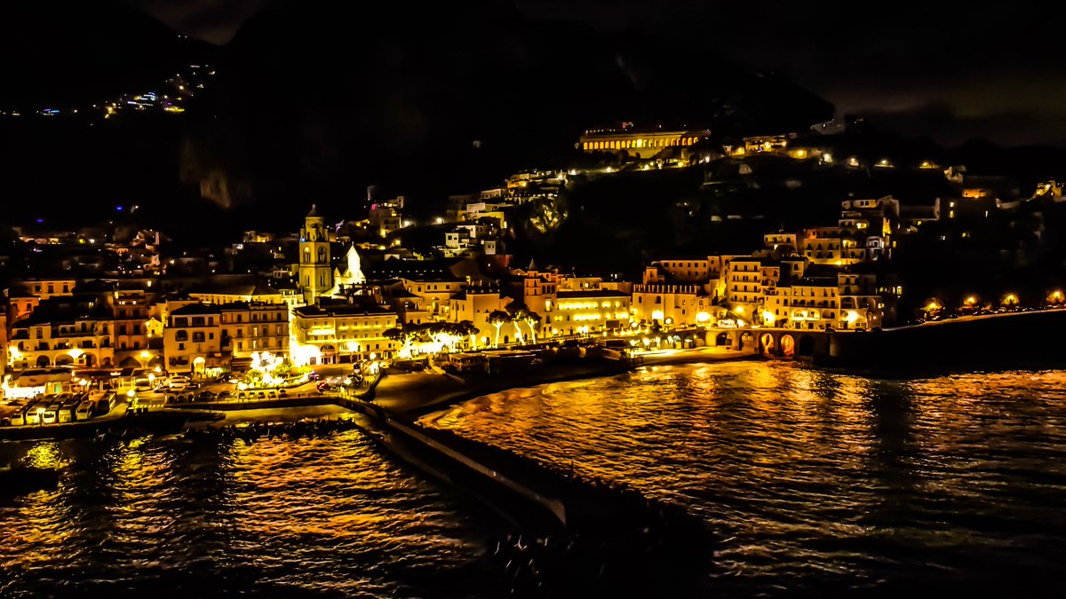 Amalfi 🎄🎅

#amalfi #amalficoast #christmasspirit #christmaslights #mediterraneansea #travelawesome #beautifuldestinations #destination_italy #discoverearth  #visititaly #welivetoexplore #travelgram #passionpassport #italianstyle #wanderlust #italy #amalficharter