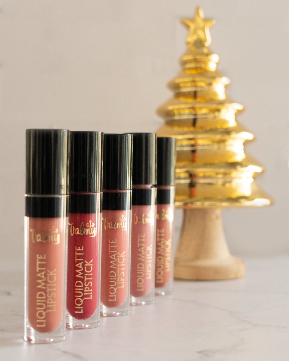 CosmeticosValmy's tweet photo. Luce unos labios impactantes y aterciopelados con los labiales Liquid Matte Lipstick, los cuales te ofrecerán alta pigmentación, larga duración y efecto matte.
#Caramel
#Velvet
#RoseCandy
#Elixir
#NudeSilk
¿Cuál llevarías contigo en todo momento?
#CosméticosValmy #ChicaValmy https://t.co/GWUNmaV0th