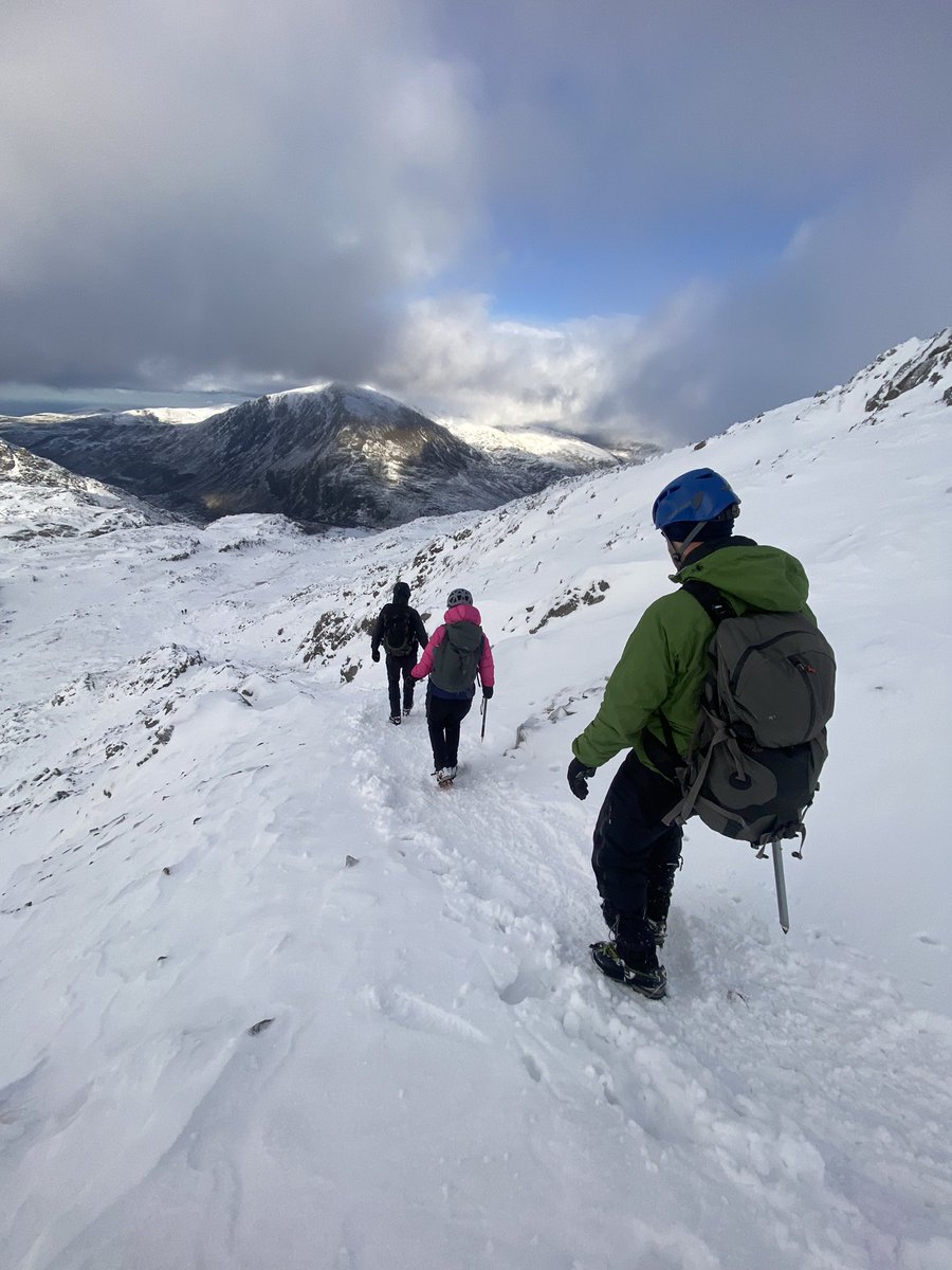 SnowdoniaWalkClimb tweet media