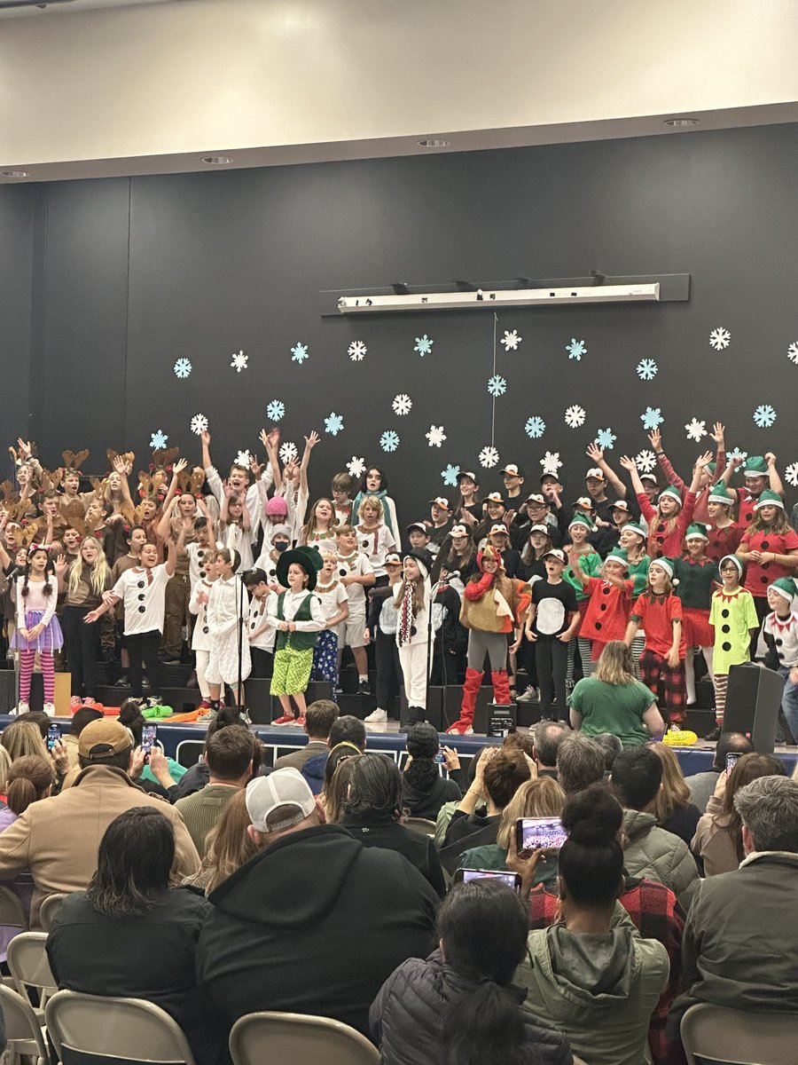 magdalenajistel's tweet image. I’m so proud of our @Cypress_Cheetah 5th graders! They put on an amazing performance! #1LISD #CYPRoadTrip