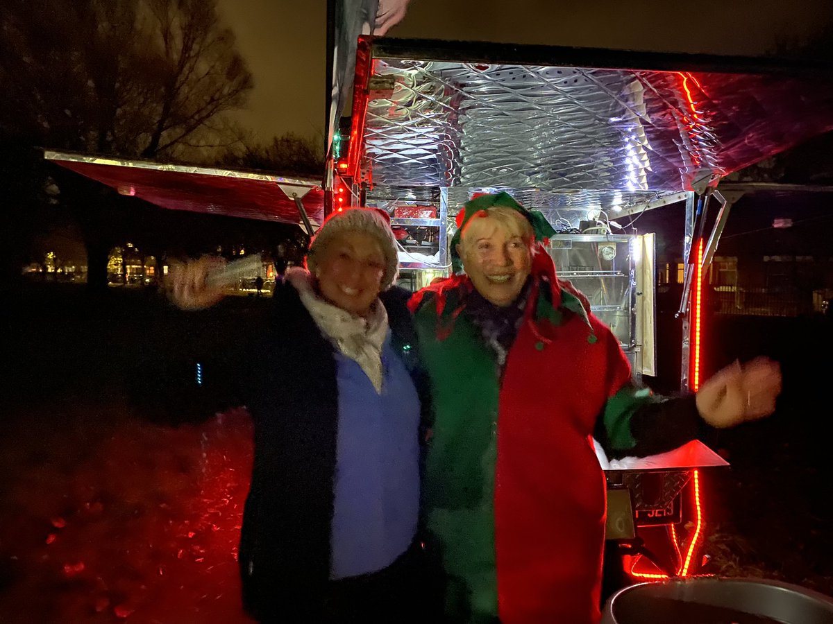 <a href="/Max_Trax_/">MaxTrax</a> and <a href="/delamerepark/">Friends of Delamere Park 🏆</a> Christmas light switch on was mega! 💕

<a href="/MCCClaytonOshaw/">MCC Clayton & Openshaw</a> @parks_great @Stepup_mcr <a href="/nmtictac/">NMTicTac</a> <a href="/4CT/">4CT🐝 💙</a> <a href="/McrSettlement/">ManchesterSettlement</a>