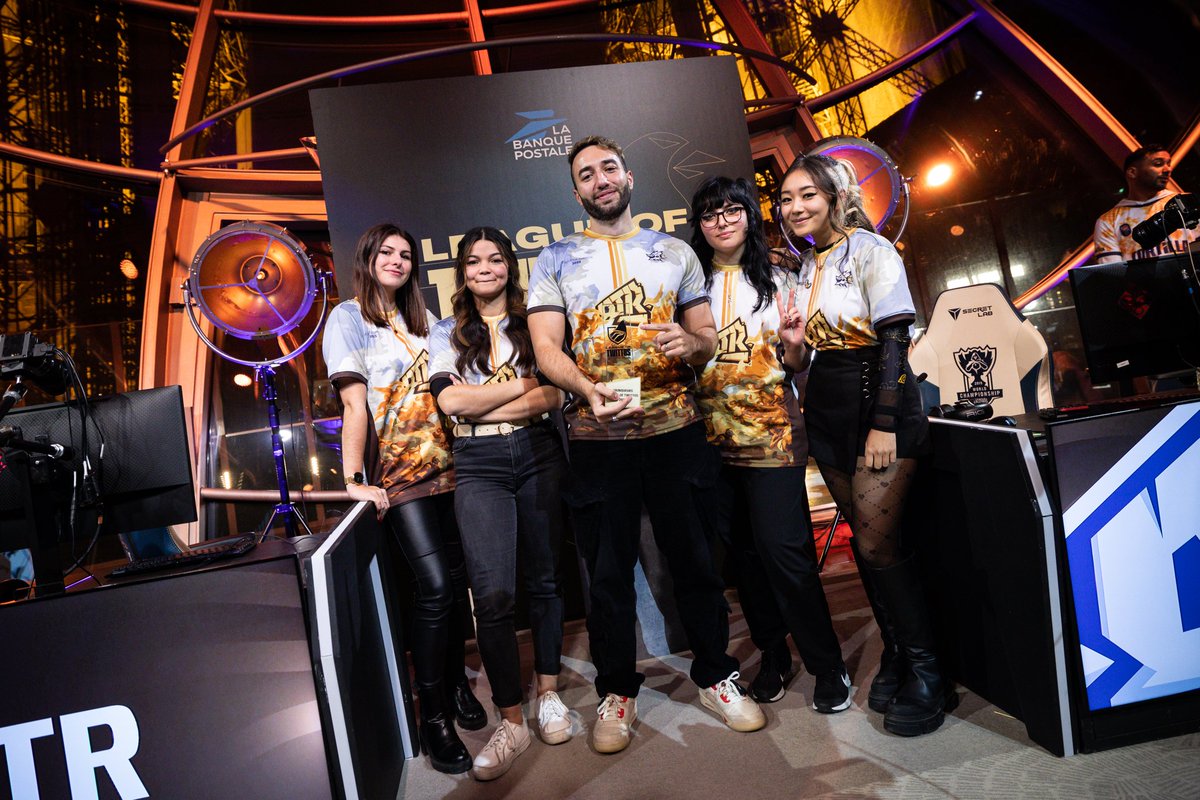 OTP_LoL's tweet photo. Un grand bravo à la Team Deter 👊
@Weesiie @PeaxyTV @RebeuDeter @just_mlle @shynouh 
#LeagueOfTwittos https://t.co/0ZALfLVJJx
