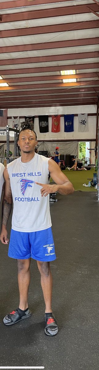 chez__05's tweet photo. First I want to start off by Thanking God for guiding me through this Juco Journey. Secondly I want to thank @Coach_Berna for giving me an opportunity to play for West Hills. I also, want to thank @Coach_Ramirez__ and @willie_lawrence for believing in me this year. #31OUT https://t.co/qEZ3AUst0T