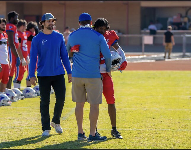 chez__05's tweet photo. First I want to start off by Thanking God for guiding me through this Juco Journey. Secondly I want to thank @Coach_Berna for giving me an opportunity to play for West Hills. I also, want to thank @Coach_Ramirez__ and @willie_lawrence for believing in me this year. #31OUT https://t.co/qEZ3AUst0T