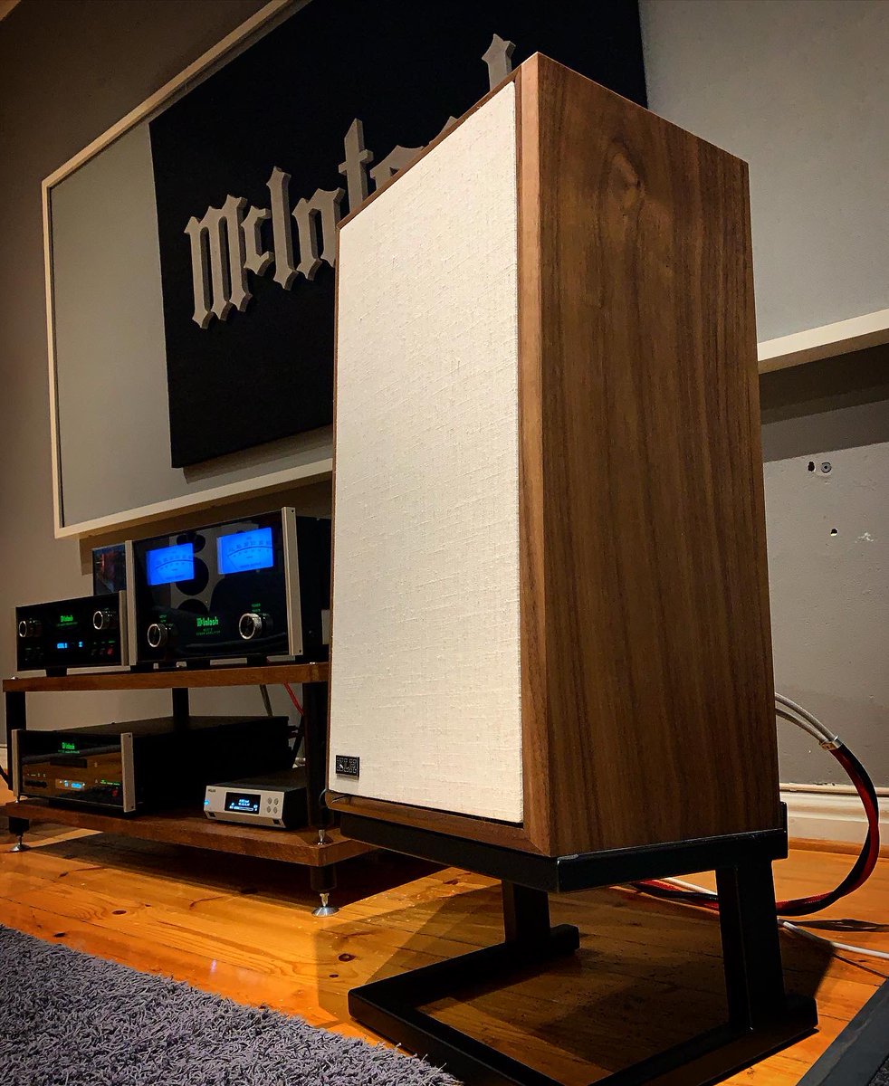 Hifimesta's tweet photo. Kuuma kaiutinuutuus Hifimestassa! KLH Model 5 nyt soimassa #klh #model5 #vintagehifi #hifistyle #hifimesta https://t.co/29CURfO1N9