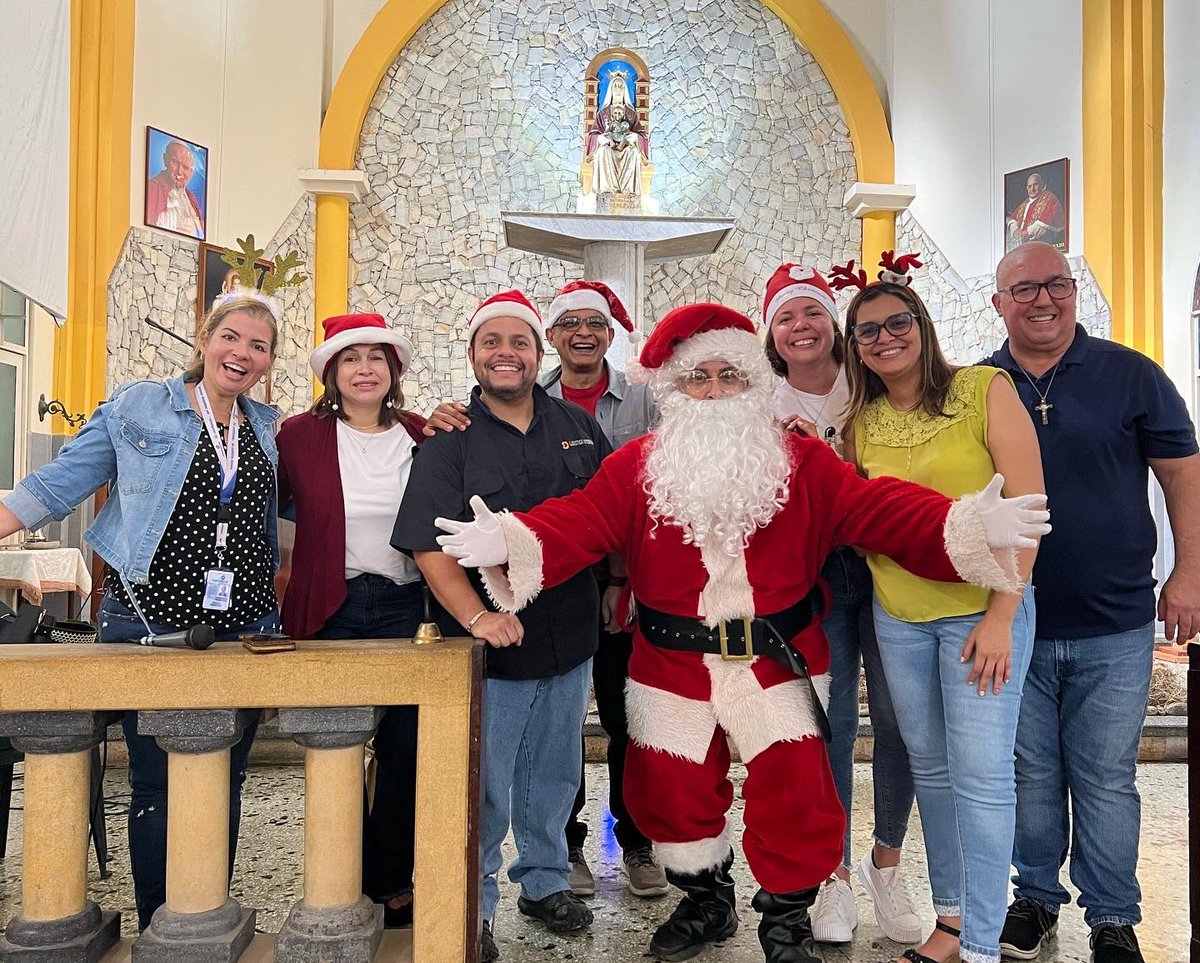 camarapcabello's tweet photo. Obsequios por sonrisas en navidad 🎄 

La Cámara de Comercio de Puerto Cabello obsequió juguetes a 50 niños y niñas de la comunidad que hace vida en la parroquia Nuestra Señora de Coromoto. Agradeciendo una vez más a todos los colaboradores que hacen este tipo de labores posible. https://t.co/vks04aivm2
