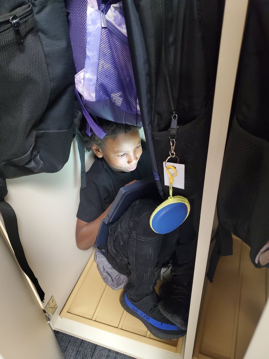 We take Reading Stamina serious in 3B! 
At the end of each day we take 10 minutes to read anywhere..... no really, wherever we want in class!
Sometimes I find friends in some strange place. Can you spot my readers? 😁📚❤️
#RocketPower 🚀 #WarrenWill