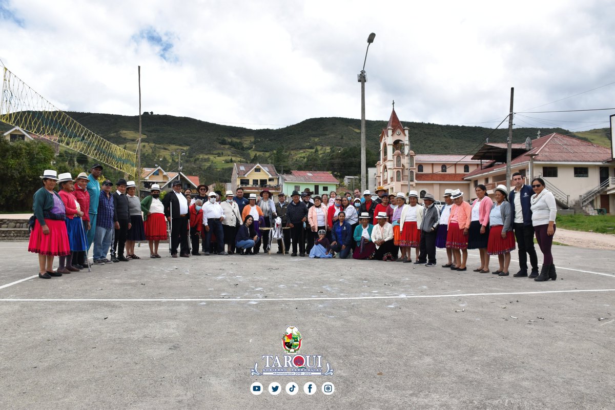 🎉 Compartimos un programa navideño con los adultos mayores de Acchayacu, en el cual entregamos certificados de participación y bailamos la tradicional vaca loca. 
 #Feliznavidad 💚
#Decisión_compromiso_y_experiencia