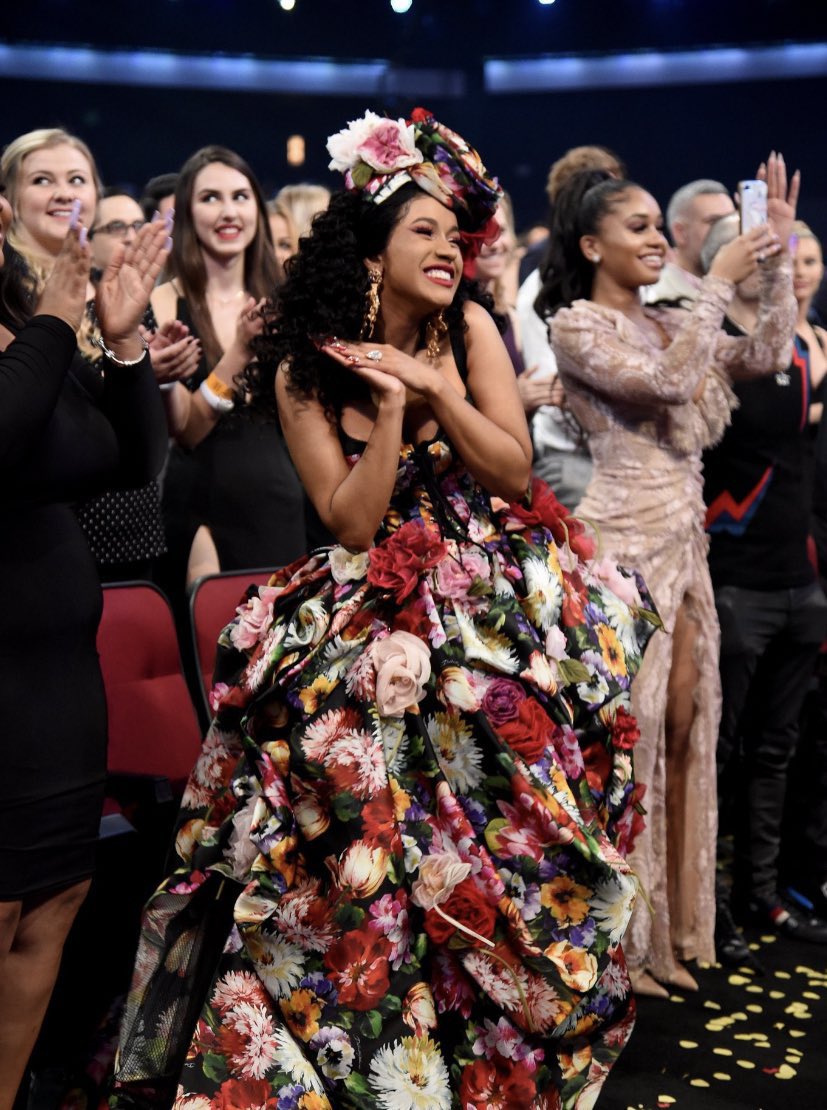 Bartiersvenom's tweet photo. celebrities speaking on how nice and supportive Cardi B is

A thread: https://t.co/V4Vm4TN7YF