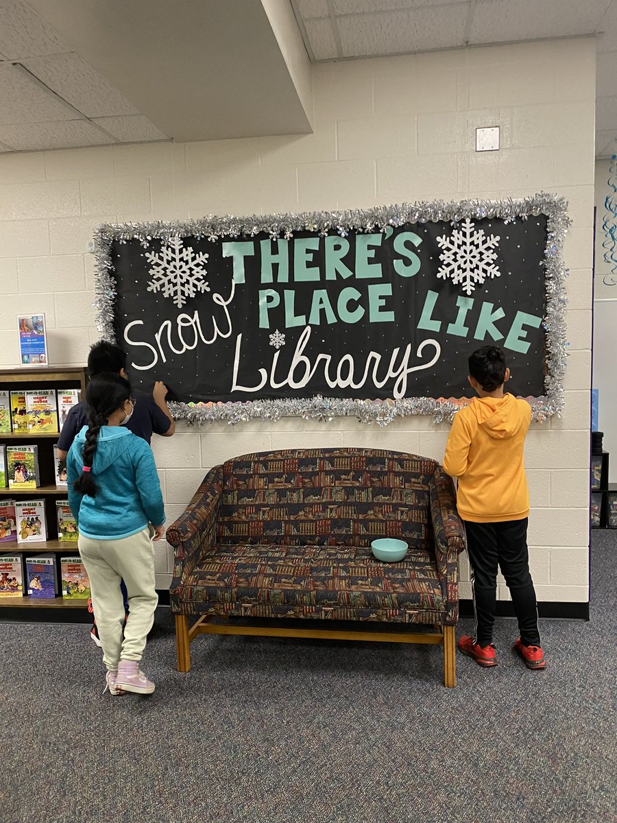 WhitehouseSus's tweet photo. @ALG_LCPS 5th grade Library Pages putting the finishing touches on our winter bulletin board. ❄️ ❄️ #ourbulletinboardsings #letitsnow https://t.co/KTVwcskgM4