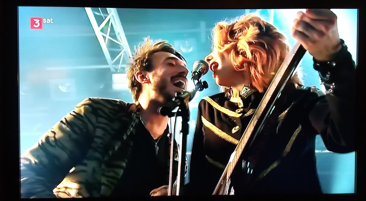 chocolat 🍫🍊 (@_bitterorange_) on Twitter photo 'Rockpalast' auf 3sat (Mediathek)
Vanja Sky ft. <a href="/KrissyMatthews/">krissymatthews</a> ! 🤩
🎵 Don't forget to Rock'n'Roll 🎶
Mit vier E-Guitars dann! 🎸🎸🎸🎸 'Rockpalast' auf 3sat (Mediathek)
Vanja Sky ft. <a href="/KrissyMatthews/">krissymatthews</a> ! 🤩
🎵 Don't forget to Rock'n'Roll 🎶
Mit vier E-Guitars dann! 🎸🎸🎸🎸