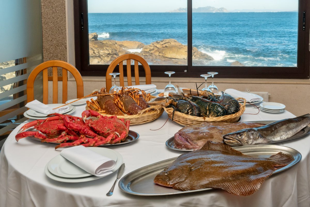 RocamarBaiona's tweet photo. Llega el fin de semana y apetece #Rocamar 💫 El marisco más fresco de las #RiasBaixas con las mejores vistas a las #IslasCies, no te quedes sin tu mesa, llama y reserva ahora ☎️ 986 355 204

#RestauranteRocamar #mariscogallego #Baiona #galiciacalidad #Marisco #RestaurantesGalicia https://t.co/EACwY8Yh4x