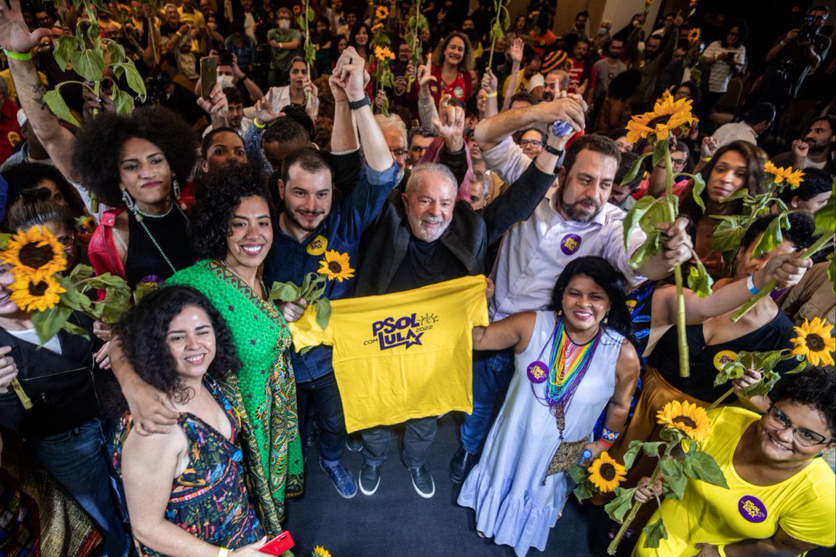 PsolCarioca50's tweet photo. Esse #TBT é pra mostrar nosso orgulho de estar do lado certo da história, com nossa diversidade e defendendo nosso programa! Tivemos vitórias importantes em 2022, aumentando nossas bancadas e elegendo Lula. Agora é enterrar de vez o fascismo em 2023!

#TBT #PSOLcomLula https://t.co/MSCNinJZxQ