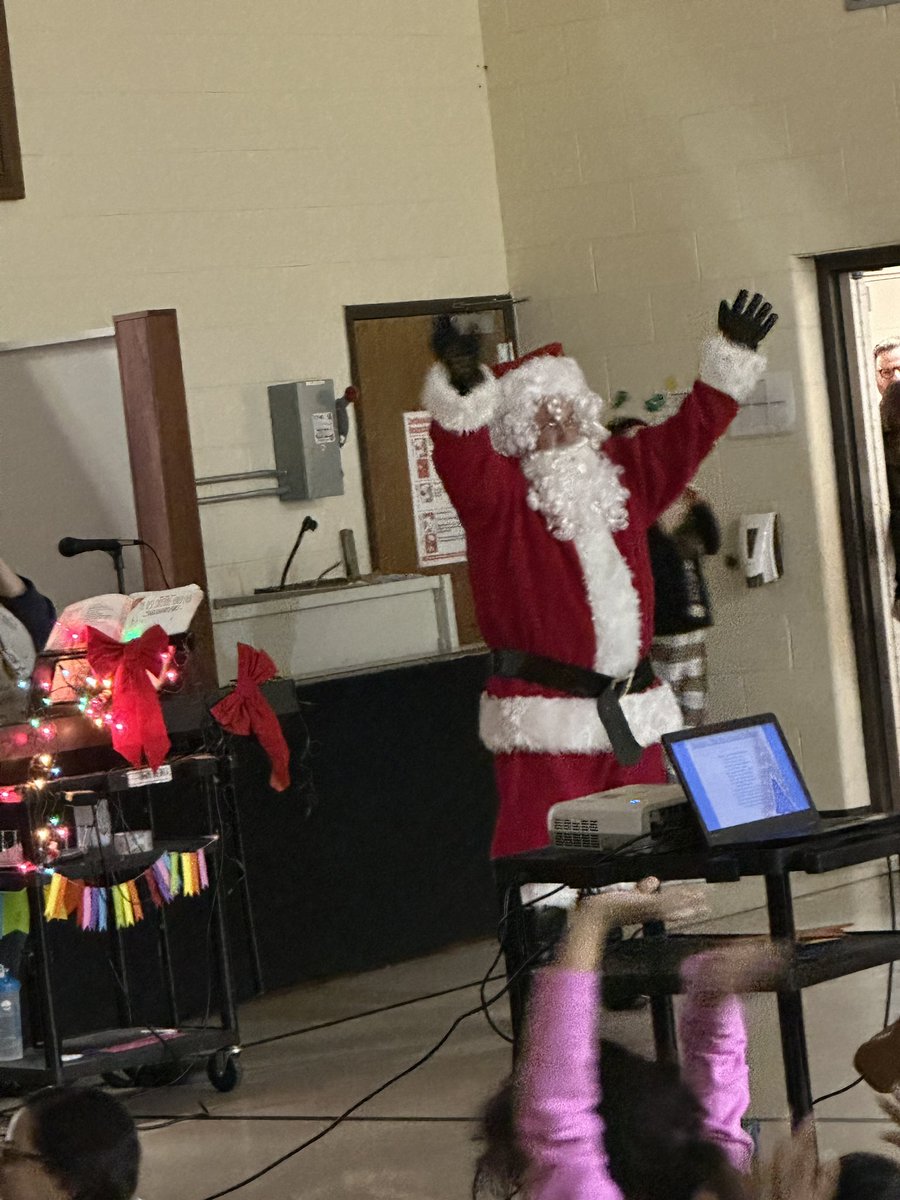 Between pajama day, Polar Express, presents, and Santa visiting…we had the BEST day! ☺️ thank you to <a href="/VinnySclafani/">Vinny Sclafani</a> for putting all this together! 🎄🎁 <a href="/HTSD_Wilson/">Wilson Elementary School</a>