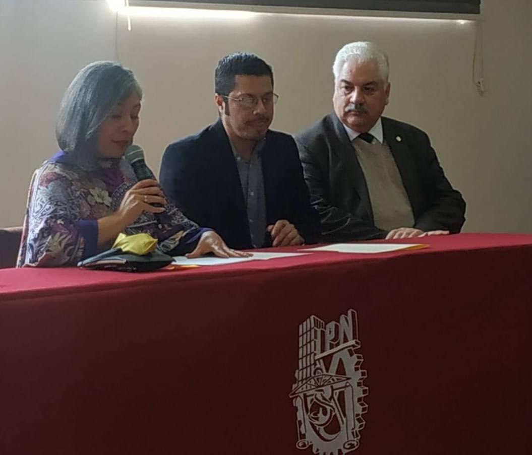 ipn_cmpl's tweet photo. La Dra. Laura Arreola, @IPN_SIP, entregó a nombre del Dr Arturo Reyes Sandoval el nombramiento como titular del CMP+L, al profesor Dr. Raúl Hernández Altamirano. Éxito en su gestión!!!! https://t.co/oZhhPqrdSq
