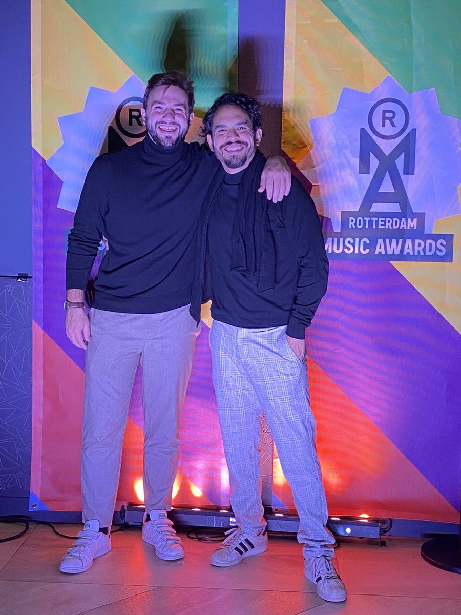 Ayer mero en los Rotterdam Music Awards nominados a mejor ca canción y álbum del año.
Nos fuimos sin premio pero con sonrisa.