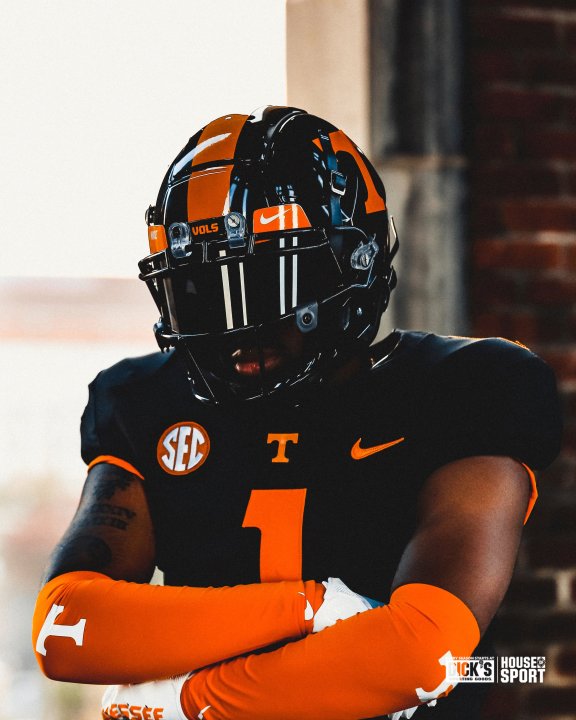 LJBates26d1's tweet photo. This is the goal I was to play with Tennessee Vols and get to the NFL then make union a better place for all of us https://t.co/QQ0bXApUR5