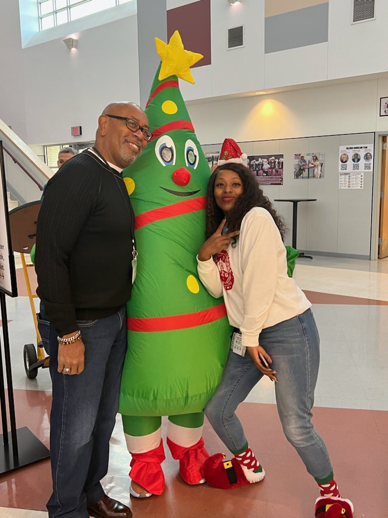 WilsonLashundra's tweet photo. We made it!!! Enjoy your well deserved Holiday break @LHSKillough staff and students!!! And congrats to two of my team members for being selected Paraprofessional and teacher of the year!! #TodayatLHSK #MyTeamRocks #SPEDucators #lovemyjob https://t.co/XY6v5tvTZa